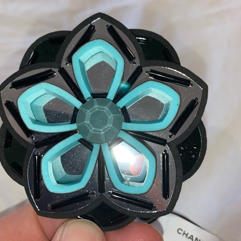 Chanel broach - Picture 2 of 9